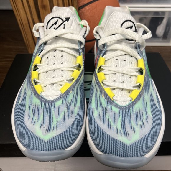 Size 8.5 - Nike Air Zoom GT Cut 2 Leche Blue Green Glow 2022 main image 4